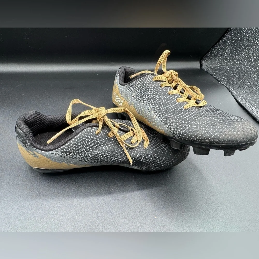 DSG Black and Gray Sneakers Modern Athletic Design
